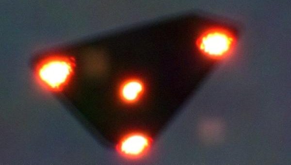 Apple Wins Bidding War For Joseph Kosinski & Jerry Bruckheimer’s Mysterious UFO Thriller